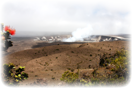 Hawaiʻi Juni 2012 (Bild: Der rauchende Halemaʻumaʻu Krater in der Kīlauea Caldera - bevorzugter Sitz der Feuergöttin Pele)